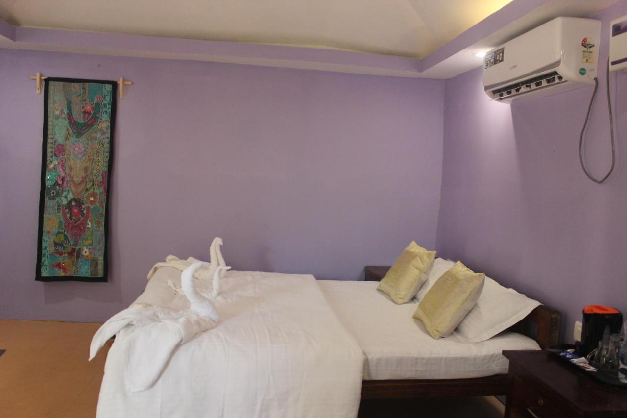 Sea Bird Beach Cafe & Cottages Morjim Exterior foto